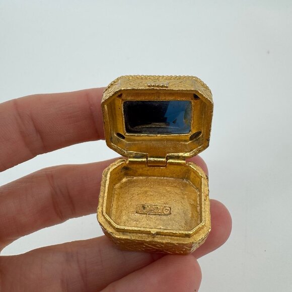 Vtg Florenza Trinket/Pill Box Goldtone w/ Orangeish Color Stone On Lid - Picture 3 of 5